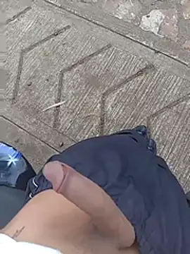 Snapshot of Cuervo_maniaco chatting on November 4, 2025, 7:35 pm Cuervo maniaco online show from November 4, 2025, 7:35 pm