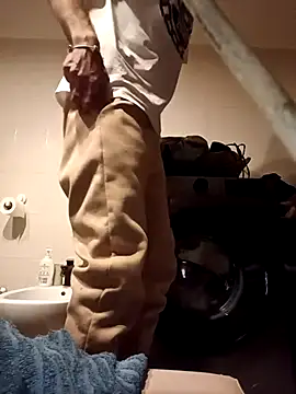 Fragolina73- online show from October 2, 2025, 8:05 pm