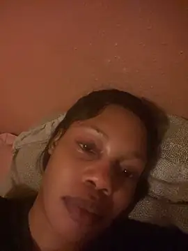 NAUGHTYSHALOTXX online show from September 28, 2025, 5:18 pm