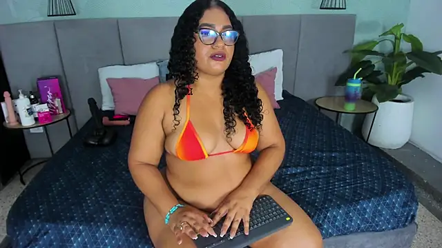 Snapshot of Annie-Wolf chatting on November 8, 2025, 8:51 pm Annie-Wolf online show from November 8, 2025, 8:51 pm