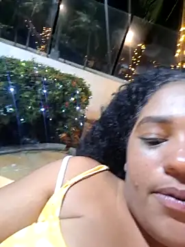 Snapshot of Annie-Wolf chatting on November 19, 2025, 4:23 am Annie-Wolf online show from November 19, 2025, 4:23 am