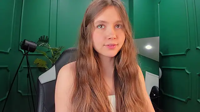 MaryannSoftt online show from February 26, 2025, 2:57 pm