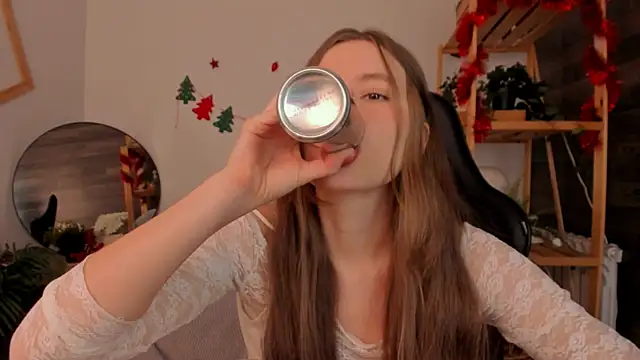 MaryannSoftt online show from December 14, 2025, 4:34 pm