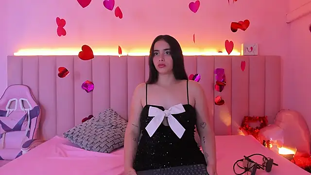 Snapshot of SophieRoyals chatting on February 14, 2025, 1:08 pm SophieRoyals online show from February 14, 2025, 1:08 pm