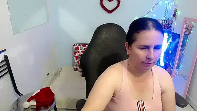 victoria jones online show from December 17, 2025, 2:45 pm