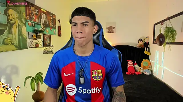 Damian latinxxx online show from March 30, 2026, 3:18 am