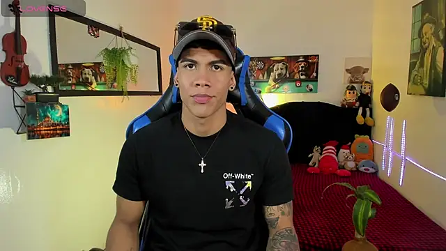 Damian latinxxx online show from April 11, 2026, 1:32 am