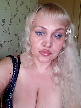 IsabellaBoni online show from May 18, 2026, 7:03 am