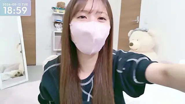 Snapshot of -SHINON- chatting on May 12, 2026, 10:01 am -SHINON- online show from May 12, 2026, 10:01 am