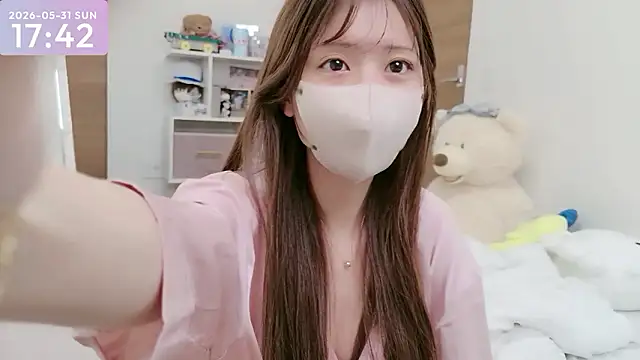 Snapshot of -SHINON- chatting on May 31, 2026, 8:43 am -SHINON- online show from May 31, 2026, 8:43 am