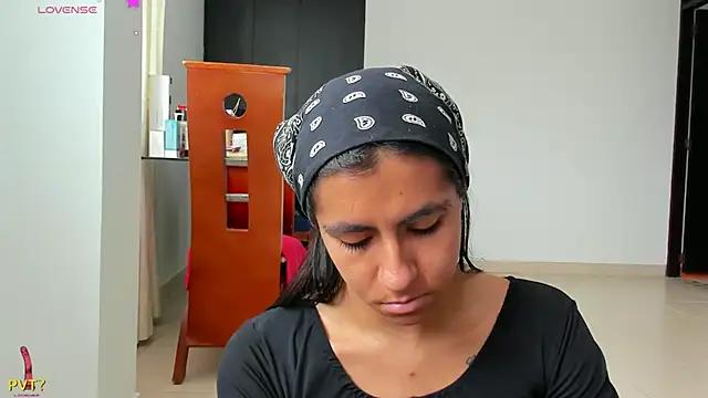 Snapshot of Kamilasalazar chatting on February 14, 2025, 6:40 pm Kamilasalazar online show from February 14, 2025, 6:40 pm