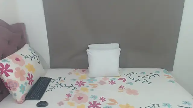kimberlyjamexxx online show from June 3, 2026, 4:04 am
