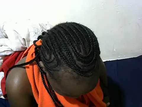 Snapshot of Thicky_kyla chatting on December 19, 2025, 12:28 am Thicky kyla online show from December 19, 2025, 12:28 am