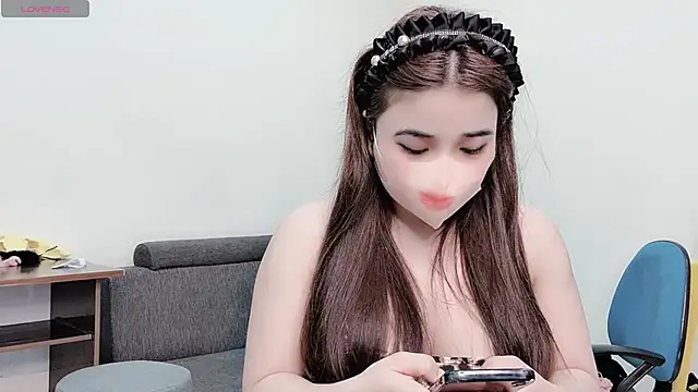 LyLy Office online show from December 26, 2024, 3:38 am