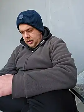 PupW0lfy online show from January 10, 2025, 11:33 am