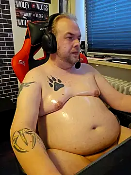 PupW0lfy online show from February 3, 2025, 3:49 pm