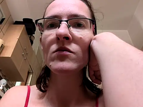 Snapshot of Milky_hairy_mommy chatting on December 16, 2025, 10:42 am Milky hairy mommy online show from December 16, 2025, 10:42 am