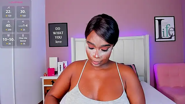 Snapshot of Britanymooree chatting on October 28, 2025, 7:49 pm Britanymooree online show from October 28, 2025, 7:49 pm