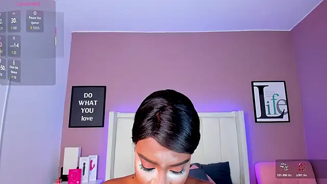 Snapshot of Britanymooree chatting on November 8, 2025, 8:18 pm Britanymooree online show from November 8, 2025, 8:18 pm