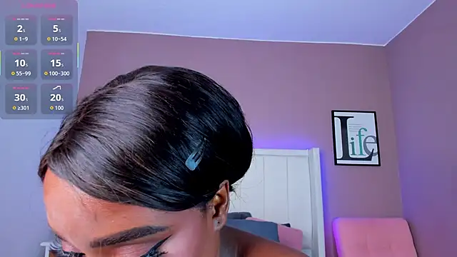 Snapshot of Britanymooree chatting on November 18, 2025, 7:29 pm Britanymooree online show from November 18, 2025, 7:29 pm