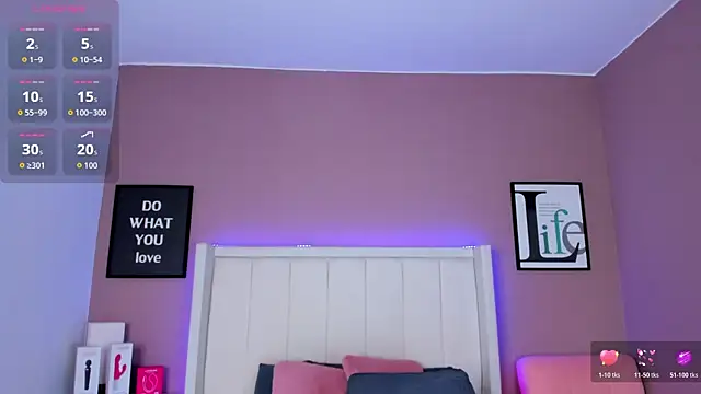 Snapshot of Britanymooree chatting on December 4, 2025, 7:55 pm Britanymooree online show from December 4, 2025, 7:55 pm