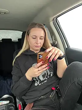 Snapshot of OlgaBuzzz chatting on December 22, 2025, 6:32 am OlgaBuzzz online show from December 22, 2025, 6:32 am