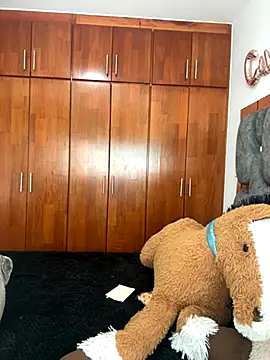 Veronica isaza   online show from November 30, 2025, 6:45 pm