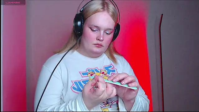 rozzhaos8 online show from October 28, 2025, 8:11 pm