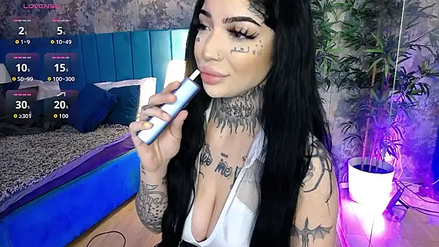 Snapshot of CreamyInkky_ chatting on February 11, 2026, 6:29 am CreamyInkky online show from February 11, 2026, 6:29 am