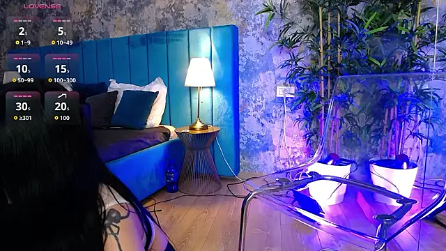 Snapshot of CreamyInkky_ chatting on February 19, 2026, 8:10 am CreamyInkky online show from February 19, 2026, 8:10 am