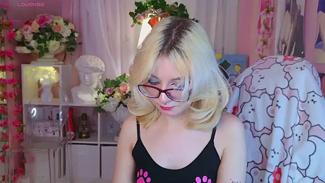 Coconut Mia online show from December 27, 2024, 9:11 pm