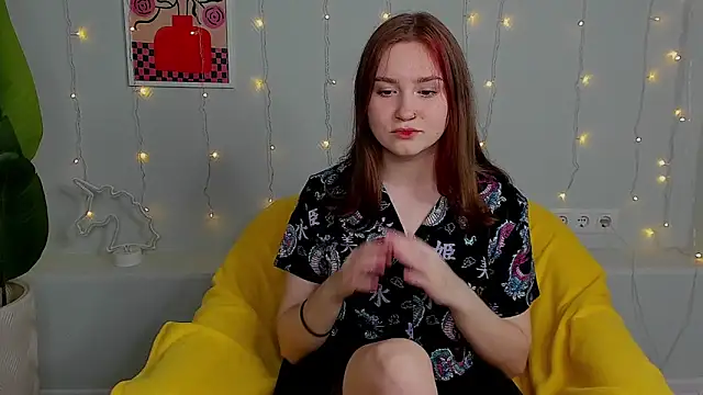 Snapshot of Sshy_Dream chatting on October 22, 2025, 8:25 am Sshy Dream online show from October 22, 2025, 8:25 am