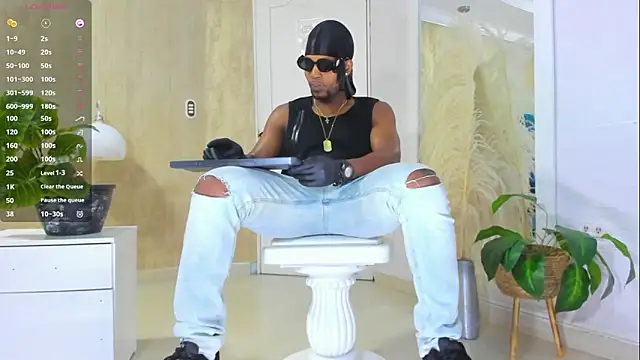 Snapshot of RicoBrown777_ chatting on April 19, 2026, 3:50 am RicoBrown777 online show from April 19, 2026, 3:50 am