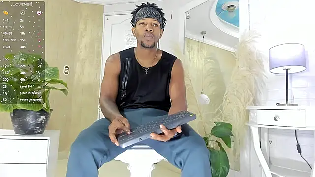 Snapshot of RicoBrown777_ chatting on April 24, 2026, 3:53 am RicoBrown777 online show from April 24, 2026, 3:53 am