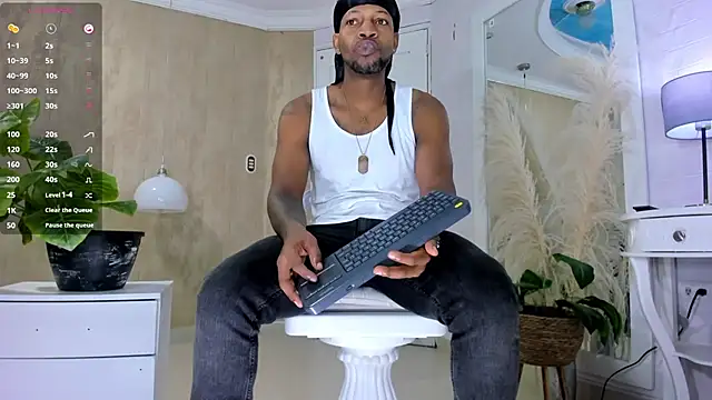 Snapshot of RicoBrown777_ chatting on May 12, 2026, 3:47 am RicoBrown777 online show from May 12, 2026, 3:47 am