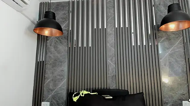 Snapshot of SaraiEvans chatting on November 1, 2025, 3:30 am SaraiEvans online show from November 1, 2025, 3:30 am