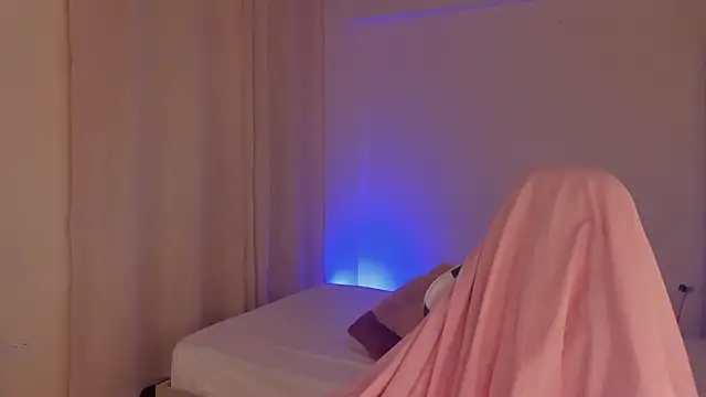 Snapshot of SavannahWildee chatting on February 11, 2025, 6:44 pm SavannahWildee online show from February 11, 2025, 6:44 pm