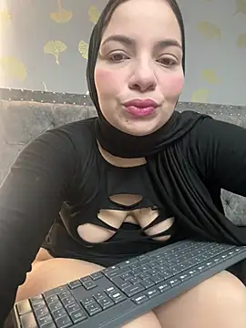 Layla kaderr online show from May 21, 2026, 11:23 pm