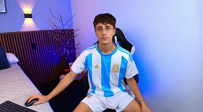 JoseloEvans online show from January 1, 2025, 11:18 pm