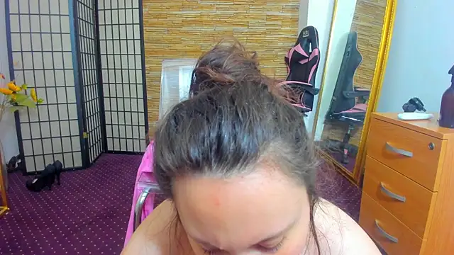 AishaRouhi online show from March 3, 2026, 5:02 am