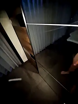 royisnice2 online show from December 20, 2025, 7:15 am