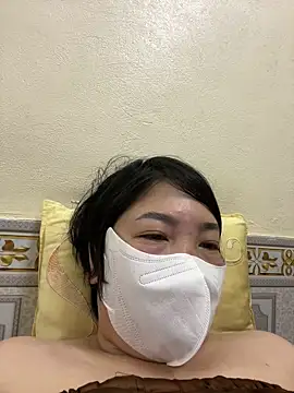 Hachi Sweetbabie  online show from November 27, 2025, 11:45 am