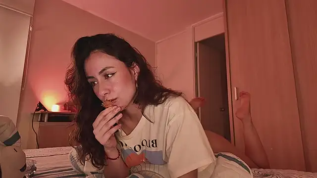 juanasnz99 online show from November 24, 2025, 4:56 am