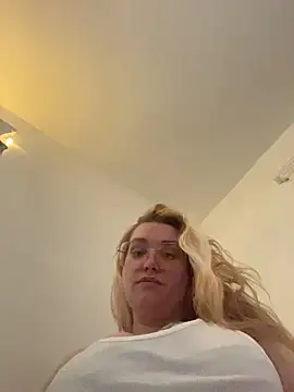 Lalalynn online show from April 27, 2026, 7:56 pm