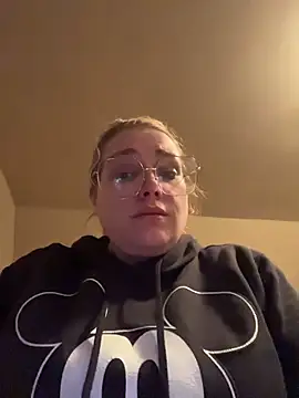 Lalalynn online show from May 11, 2026, 8:09 am