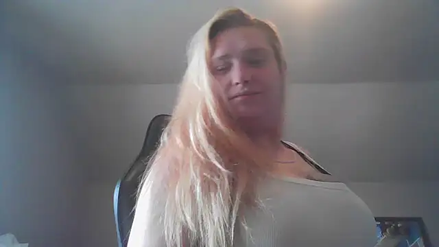 Lalalynn online show from May 24, 2026, 6:35 pm