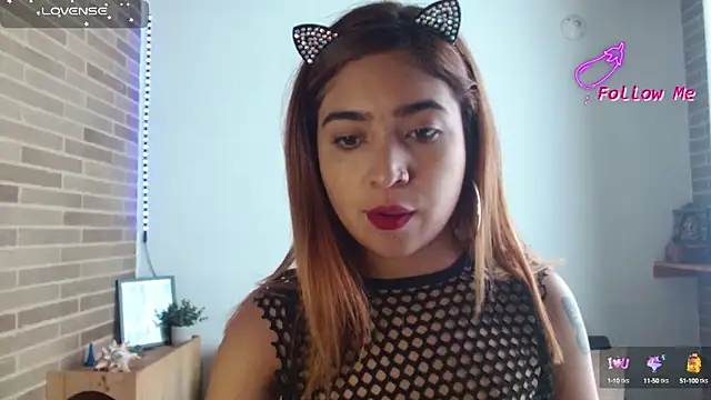 helenacyruss online show from March 13, 2025, 7:39 pm