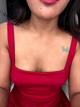 LeisyXO online show from December 8, 2024, 11:51 pm