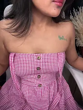 LeisyXO online show from January 5, 2025, 7:49 pm