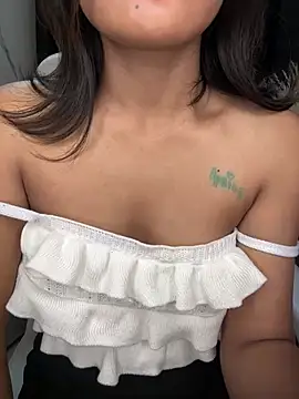 LeisyXO online show from January 17, 2025, 1:36 am